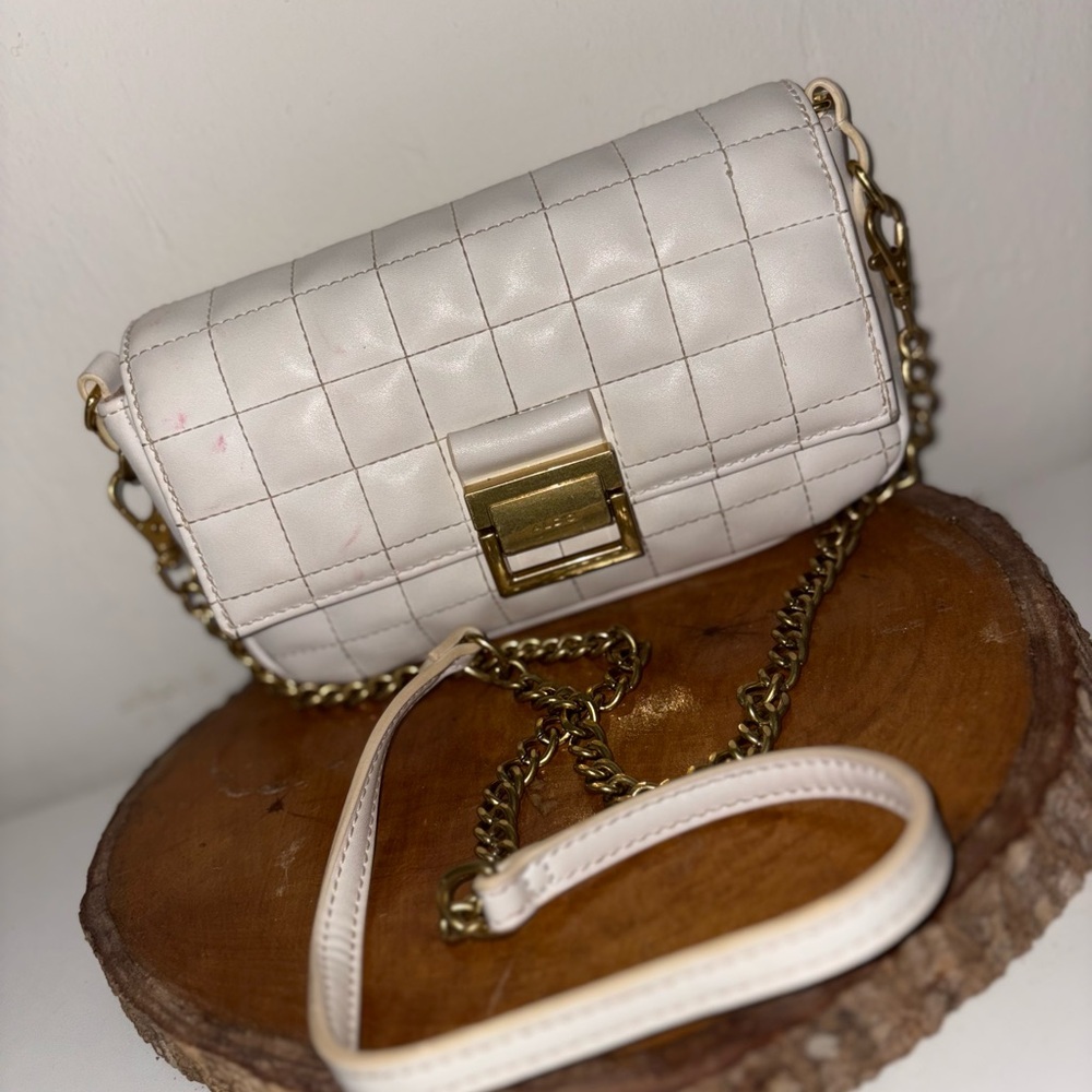 Pre-loved ALDO Gold and White Quilted Crossbody Bag with Chain Strap